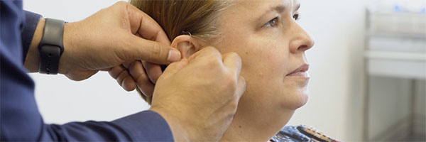 Expert fine tuning hearing aids on client